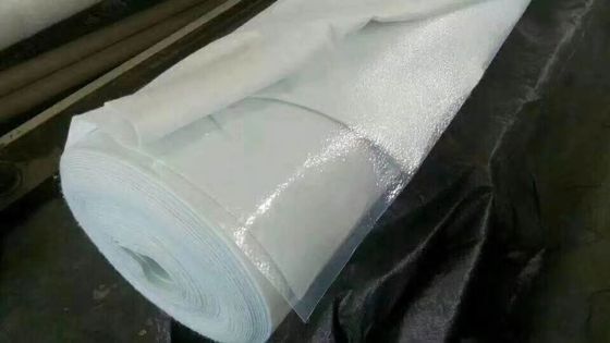 Erweiterte mehrschichtige Barriere für eine hochdurchlässige Verbundgeomembran