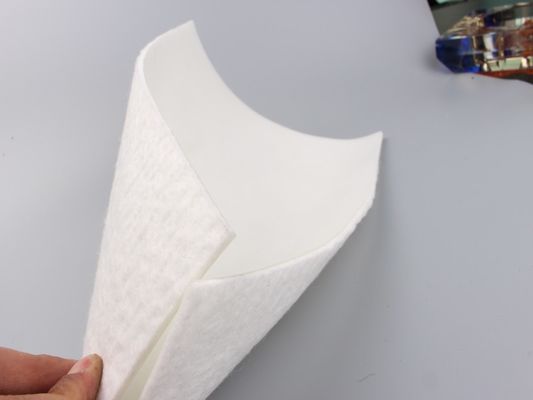 Dauerhafte und undurchlässige Verbundgeomembran für optimale Leistung in einer Breite von 3 bis 8 m