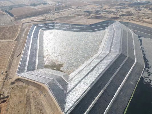 Exzellente chemische Beständigkeit HDPE-Geomembran für eine wirksame Leckage-Kontrolle in Umwelttechnik-Anwendungen