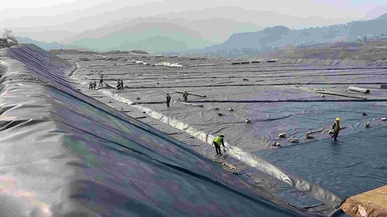 HDPE-Glattgeomembran für Deponienwasserbehandlung, Bergbau und längere Lebensdauer