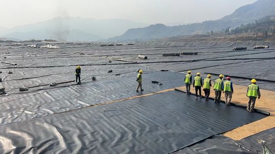 HDPE-Glattgeomembran für Deponienwasserbehandlung, Bergbau und längere Lebensdauer