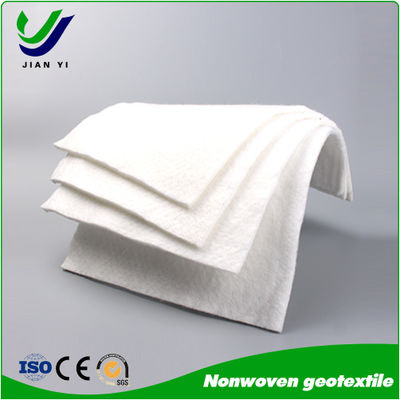 Geotextil aus langfaserigen Nadeln für Mülldeponien und Schleusen für Teiche, PET-Polyester-Chips Breite 1,0 m-6,6 m