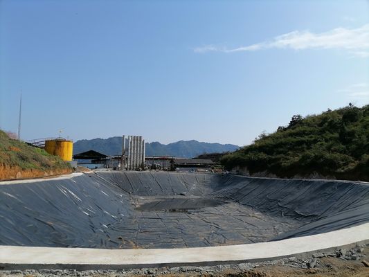 Rückstandsmanagementlösung HDPE Glatte Geomembran mit ausgezeichneter chemischer Beständigkeit und Hochtemperaturbeständigkeit