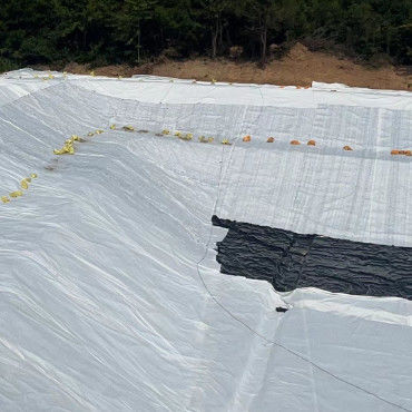 Rückstandsmanagementlösung HDPE Glatte Geomembran mit ausgezeichneter chemischer Beständigkeit und Hochtemperaturbeständigkeit