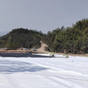Trennungsfunktion Geotextil mit langen Fasern aus nicht gewebten Stoffen Breite 1 m-6 m für die Verwendung auf Deponien im Bergbau