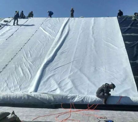 UV-beständiges Geotextil aus nicht gewebtem Polyester mit hoher Wasserdurchlässigkeit und hervorragender Durchstoßfestigkeit zur Erosionskontrolle von Bergwerksböden