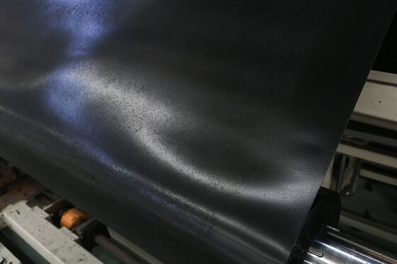 Kostenwirksame UV-resistente, grob gespritzte Geomembran mit einer Dicke von 0,5 mm bis 2,5 mm für Projekte zur Bekämpfung von Aussickern