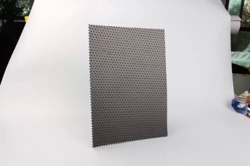 Hochreibungskoeffizient Stabile rutschfeste HDPE-Geomembran mit extrem geringer Undurchlässigkeit für Ingenieurprojekte